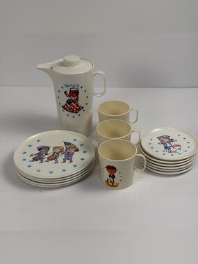 Vintage CHILTON Spirit of 76 Play Dishes plates, pitcher Cups Plastic Children
